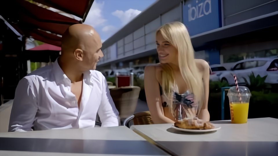 【欧美】她在国外度过的一个星期，拥有她一生中最好的性交